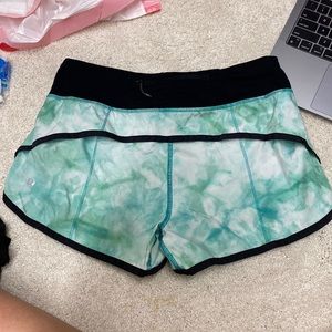 lululemon speed up low rise short (2.5”)